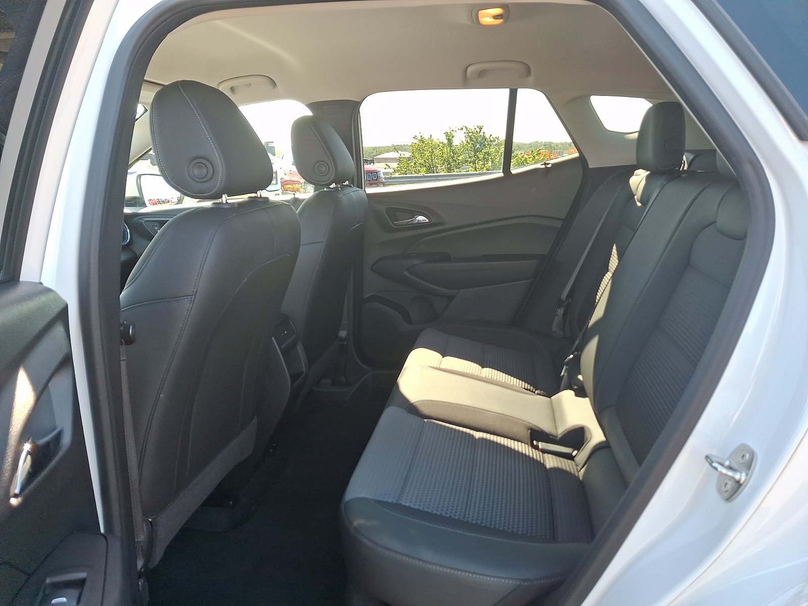 Used 2024 Chevrolet Trax LT w/ Driver Confidence Package FWD image 10
