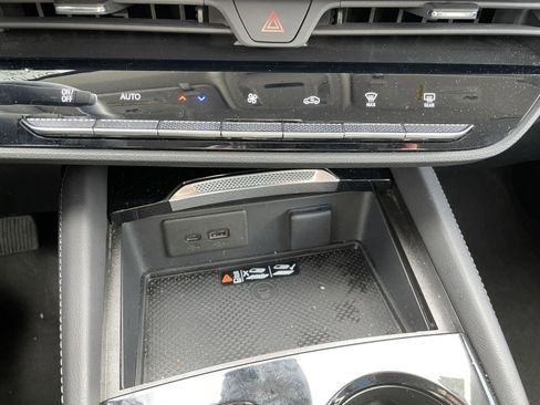 Used 2025 Buick Envision Preferred image 22