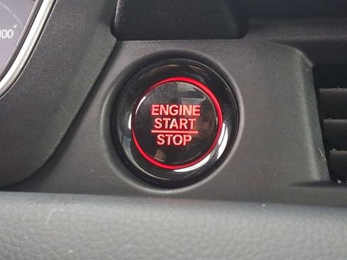 Used 2025 Honda Pilot Elite image 23