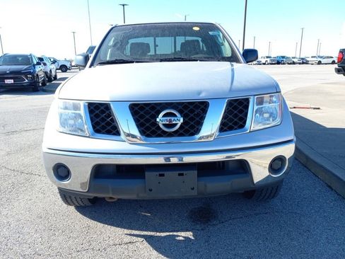 Used 2008 Nissan Frontier SE w/ Tow Hitch Pkg image 16