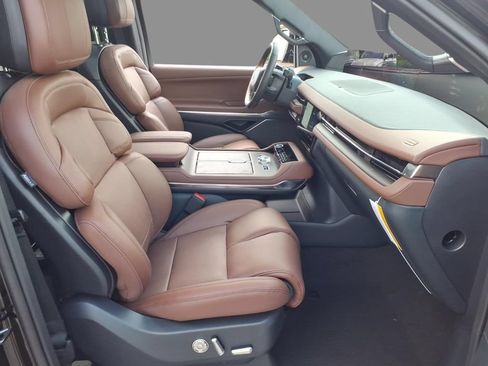 New 2027 Lincoln Navigator Reserve AWD/4WD image 12