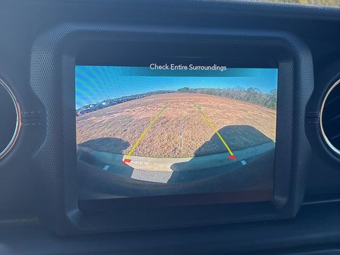 Used 2022 Jeep Wrangler Unlimited Sahara image 18