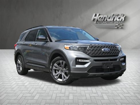 Used 2023 Ford Explorer XLT w/ Equipment Group 202A RWD image 2