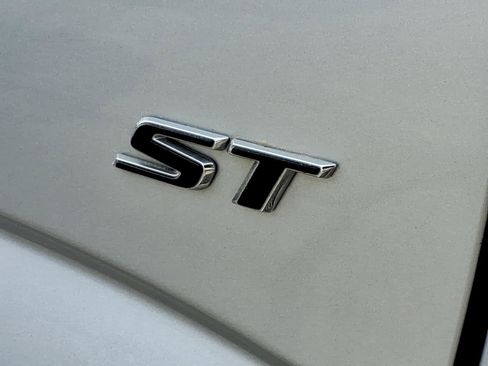 Used 2020 Buick Enclave Essence w/ Sport Touring Edition image 9