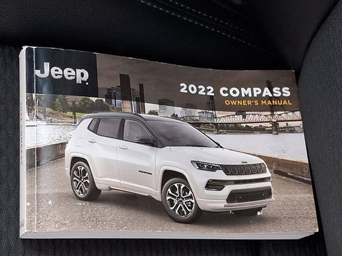 Used 2022 Jeep Compass Latitude w/ Convenience Group AWD/4WD image 26