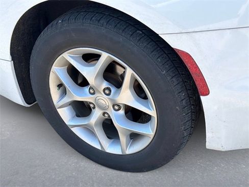 Used 2019 Chrysler Pacifica Touring Plus w/ Tire & Wheel Group image 6