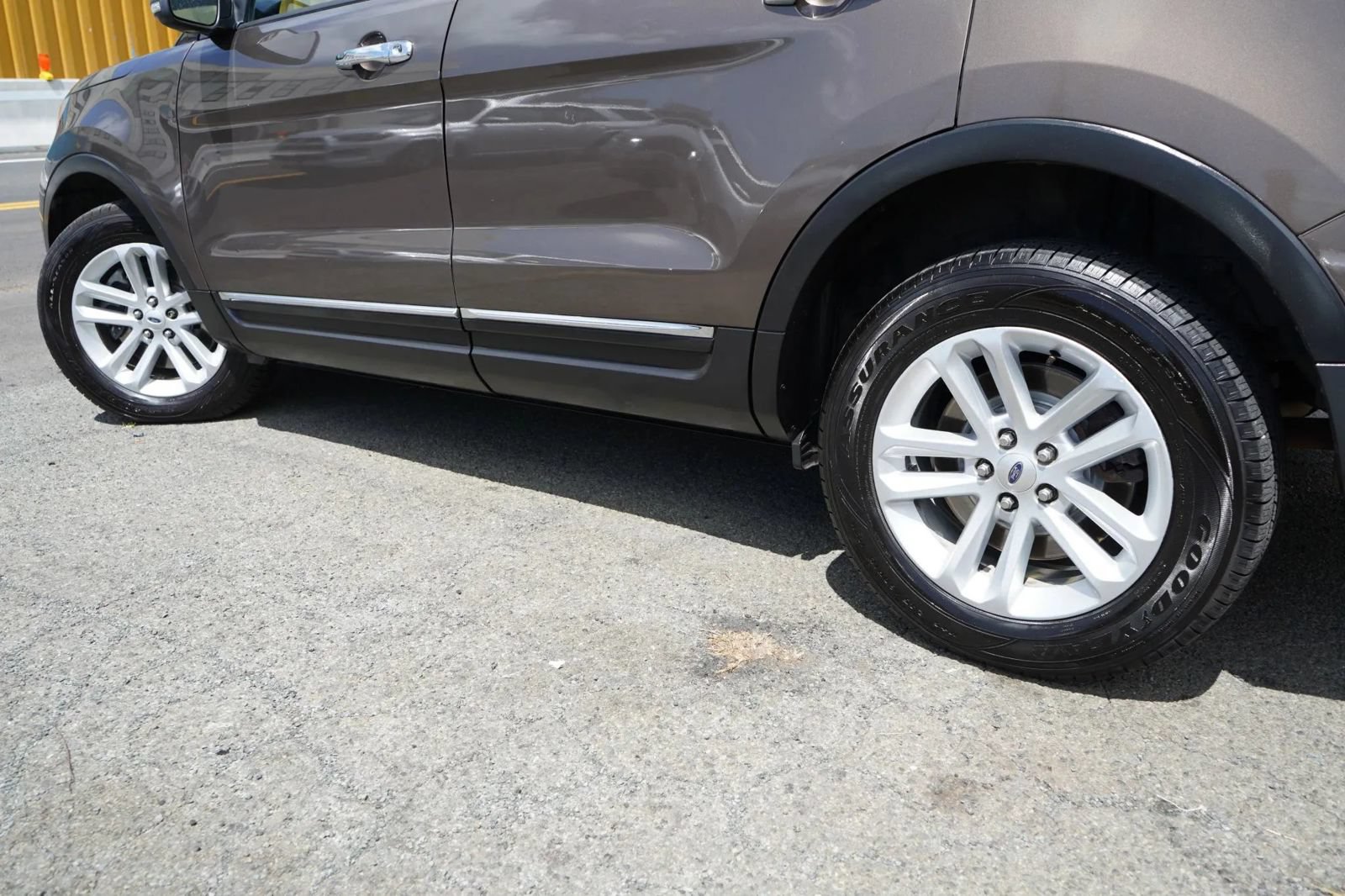 Used 2015 Ford Explorer XLT w/ Equipment Group 202A AWD/4WD image 5