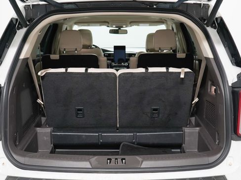 Certified 2023 Ford Explorer Platinum w/ Technology Package AWD/4WD image 28