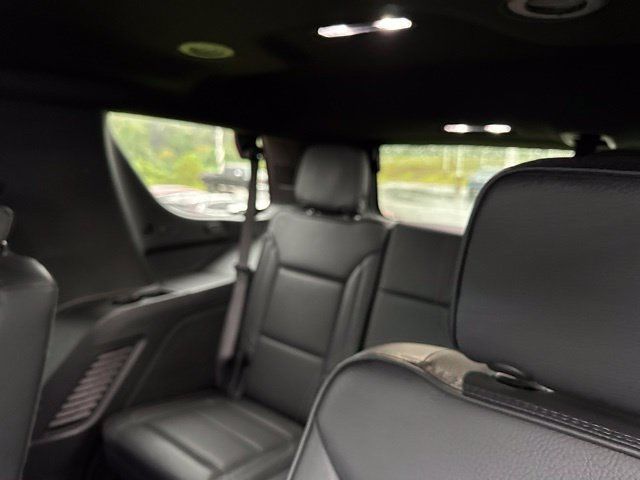 Used 2025 GMC Yukon Denali AWD/4WD image 8