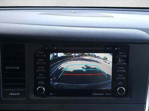 Used 2019 Toyota Sienna LE w/ Carpet Mat Package FWD image 13