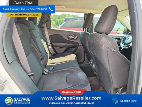 Used 2017 Jeep Cherokee Latitude FWD image 13