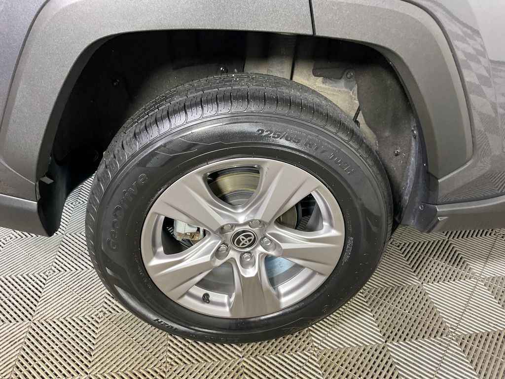Used 2025 Toyota RAV4 XLE FWD image 11
