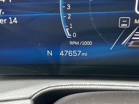 Used 2024 Cadillac XT4 Premium Luxury image 34