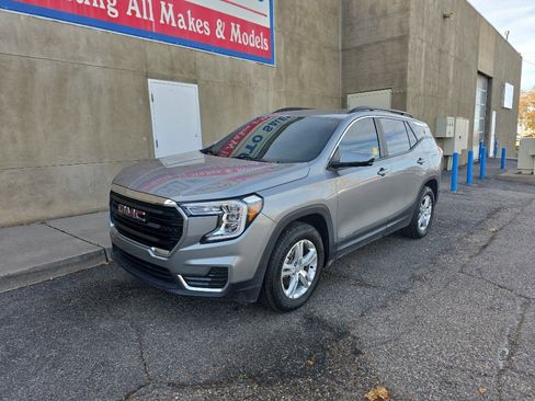 Used 2023 GMC Terrain SLE w/ Driver Convenience Package image 3