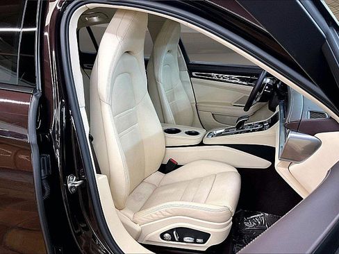 Used 2019 Porsche Panamera w/ Premium Package image 7