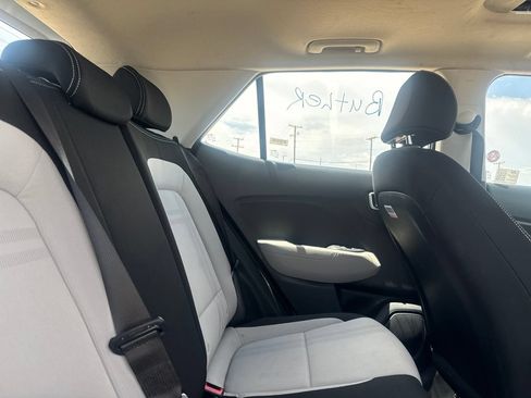 Used 2025 Hyundai Venue SEL FWD image 27