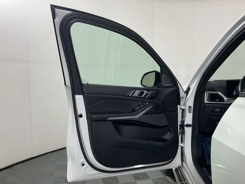 Certified 2023 BMW X7 xDrive40i w/ Executive Package image 19
