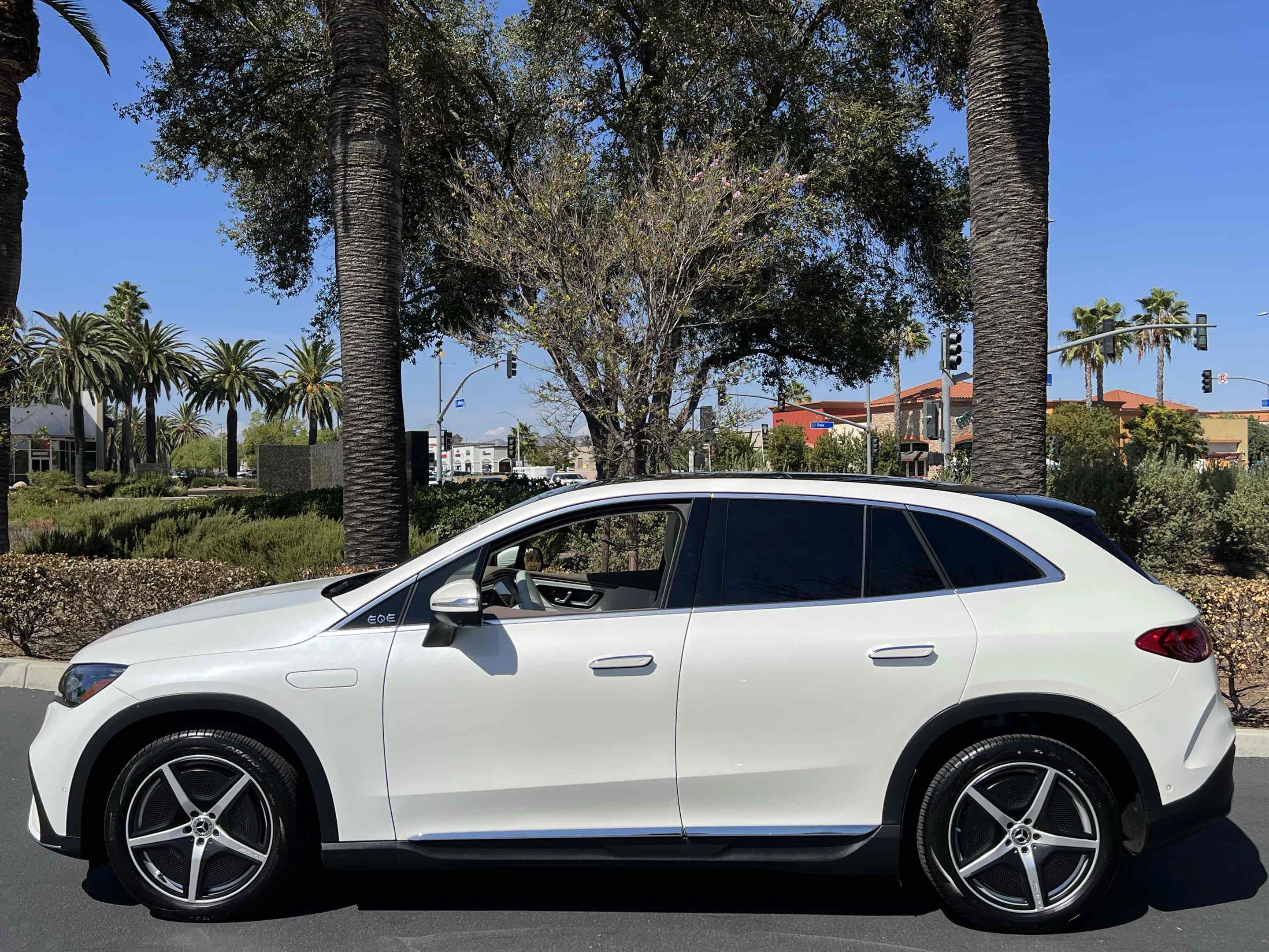 Used 2023 Mercedes-Benz EQE 350+ SUV w/ AMG Line Exterior Package image 19