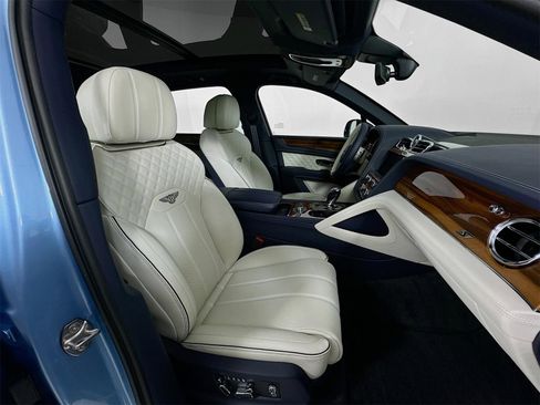 Certified 2025 Bentley Bentayga AWD/4WD image 14