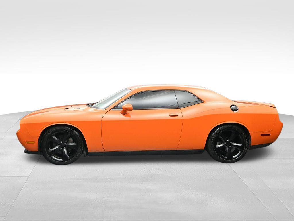 Used 2014 Dodge Challenger R/T Plus RWD image 2