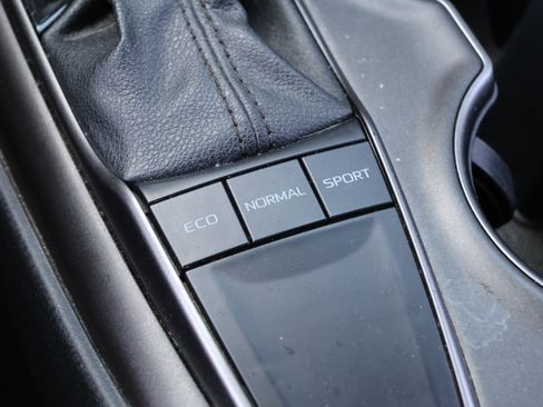 Used 2022 Toyota Camry SE FWD image 27