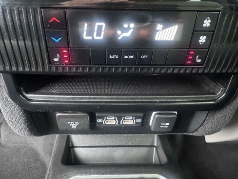 Used 2022 Jeep Wagoneer Series II w/ Flexible Seating Group image 40