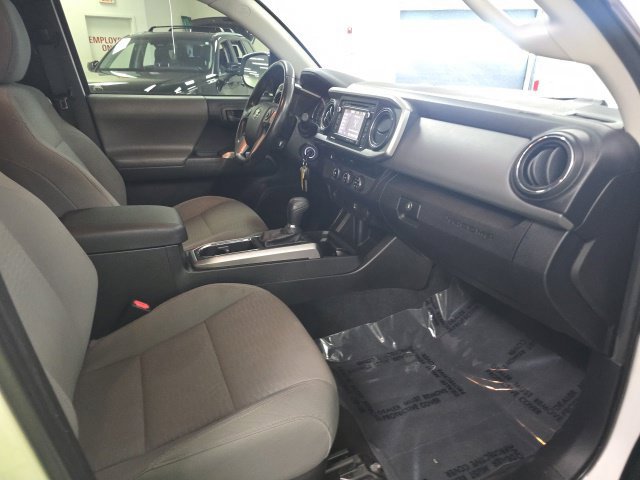 Used 2016 Toyota Tacoma SR5 RWD image 10