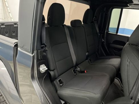 Used 2022 Jeep Gladiator Willys image 30
