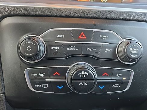 Used 2022 Dodge Charger SXT w/ Driver Convenience Group image 12