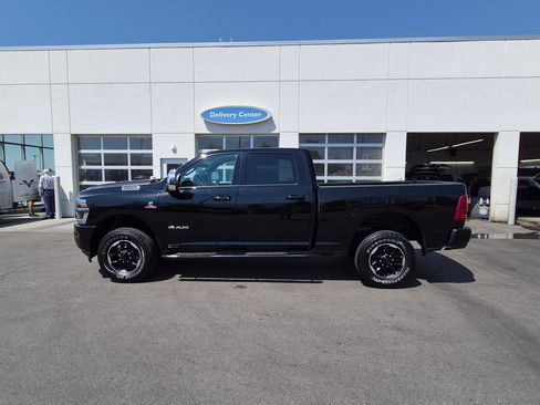 Used 2025 RAM 2500 Laramie AWD/4WD image 10