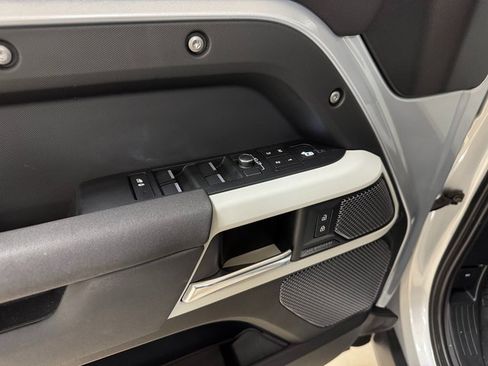 Used 2022 Land Rover Defender 110 SE image 7