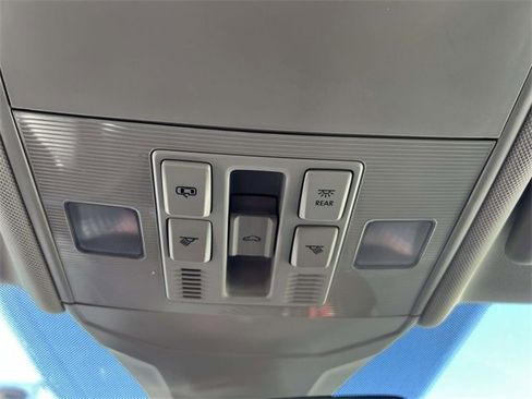 Used 2023 Volkswagen Jetta SE w/ Panoramic Sunroof Package image 32