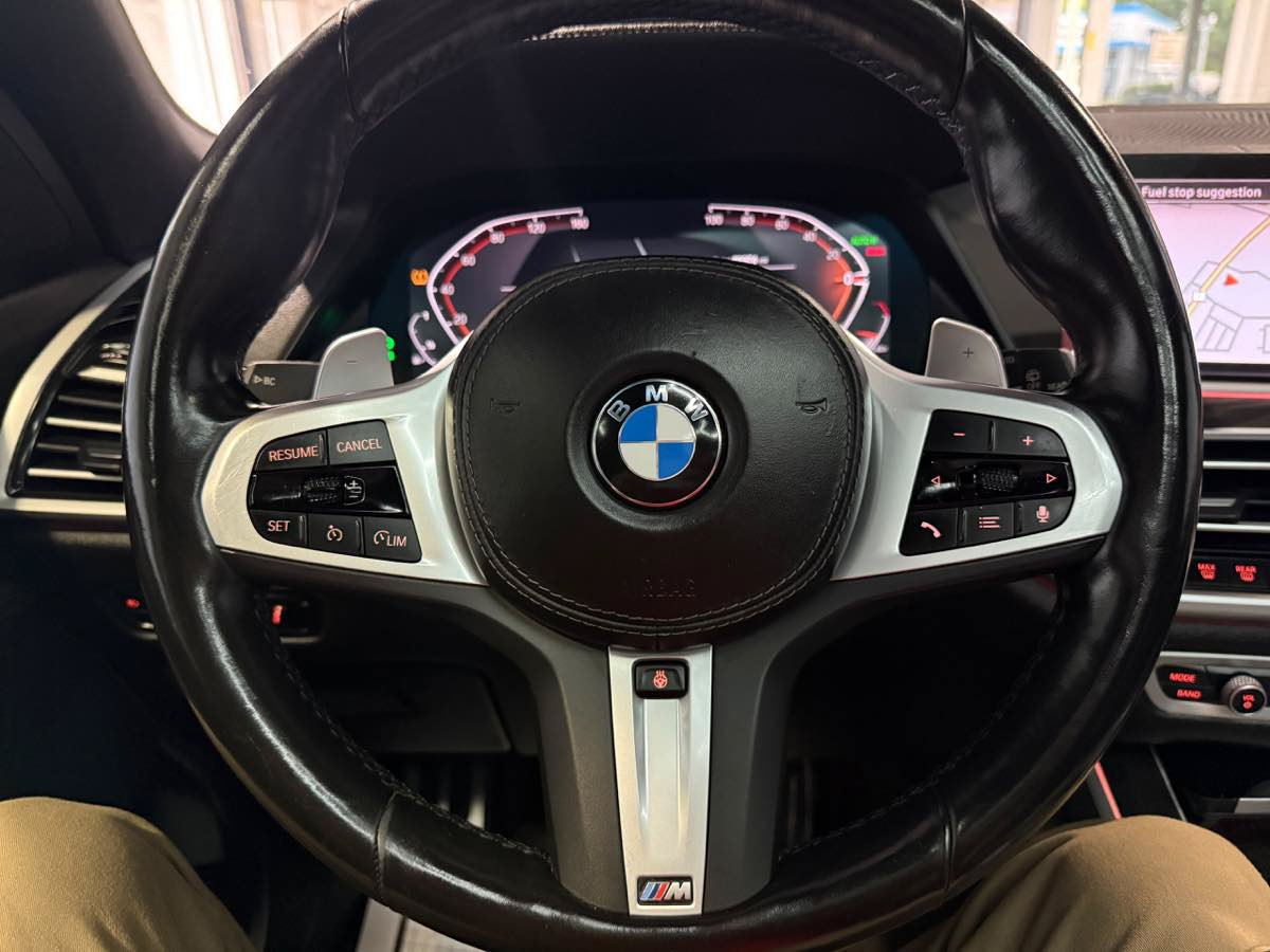 Used 2022 BMW X7 xDrive40i w/ M Sport Package AWD/4WD image 13