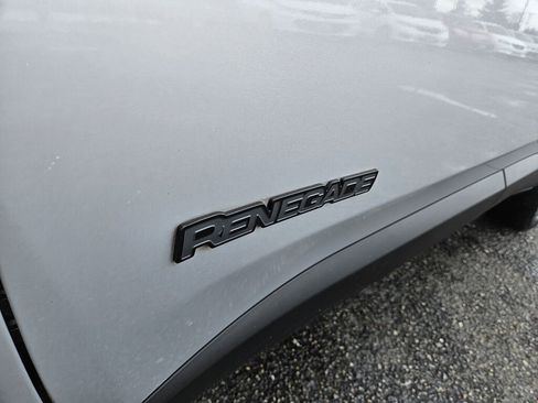 Used 2018 Jeep Renegade Altitude image 9