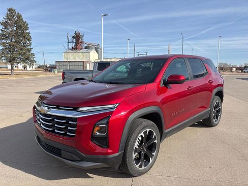 Used 2025 Chevrolet Equinox LT image 1