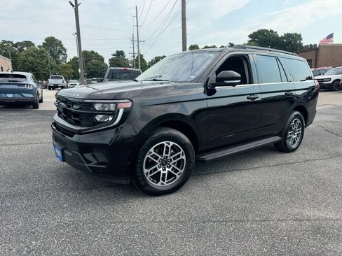 Used 2025 Ford Expedition Active RWD image 6