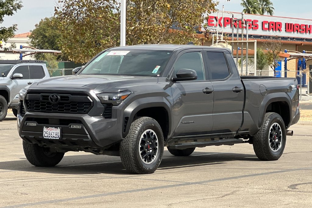 Certified 2025 Toyota Tacoma TRD Off-Road AWD/4WD image 10