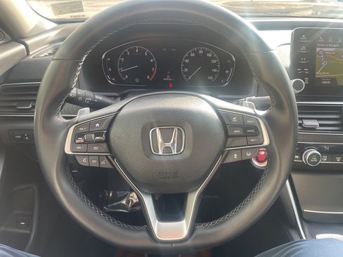Used 2018 Honda Accord Touring image 19