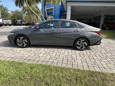 Used 2025 Hyundai Elantra SEL FWD image 32
