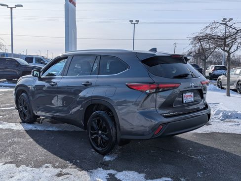 Certified 2023 Toyota Highlander XLE image 6