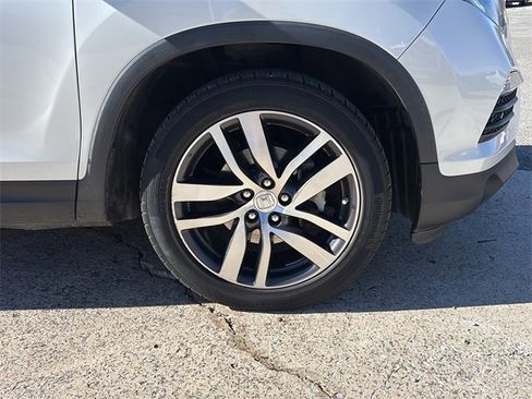 Used 2017 Honda Pilot Touring image 9