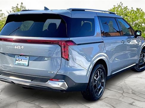 Certified 2025 Kia Carnival SX image 2