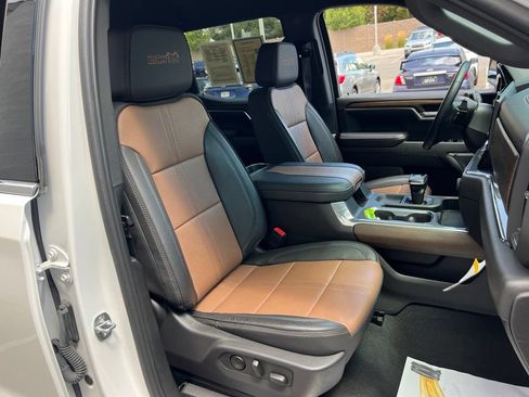 Used 2024 Chevrolet Silverado 1500 High Country w/ Z71 Off-Road Package AWD/4WD image 21