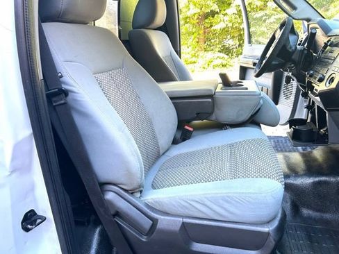 Used 2016 Ford F550 2WD Regular Cab Super Duty image 13