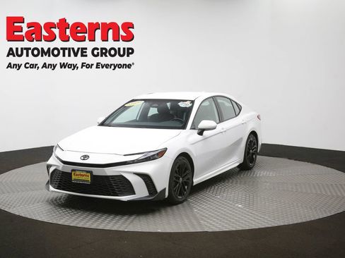 Used 2025 Toyota Camry SE w/ Convenience Package image 54