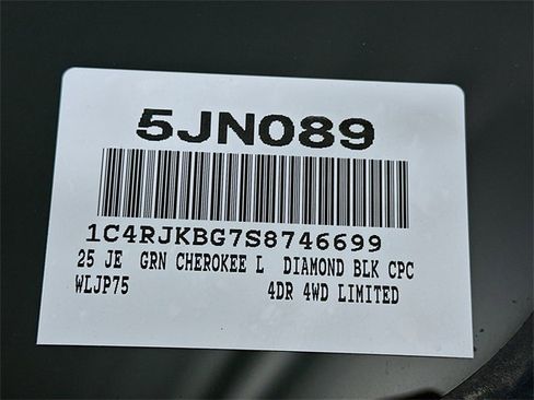 New 2025 Jeep Grand Cherokee L Limited w/ Luxury Tech Group II image 24