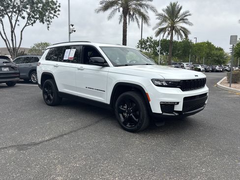 Used 2025 Jeep Grand Cherokee L Limited w/ Black Appearance Package image 6