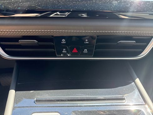 Used 2024 Volkswagen Atlas SEL AWD/4WD image 20