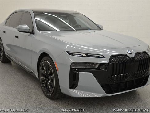 Used 2023 BMW 740i w/ Parking Assistance Package RWD image 6