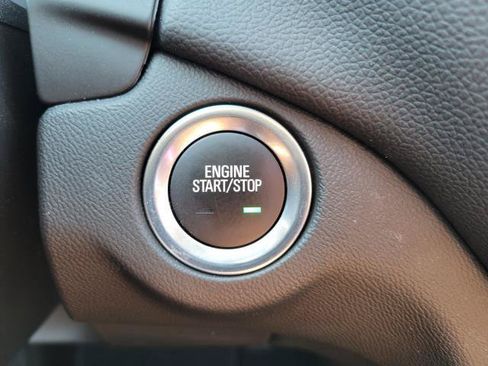 Used 2024 Chevrolet Equinox LT FWD image 25